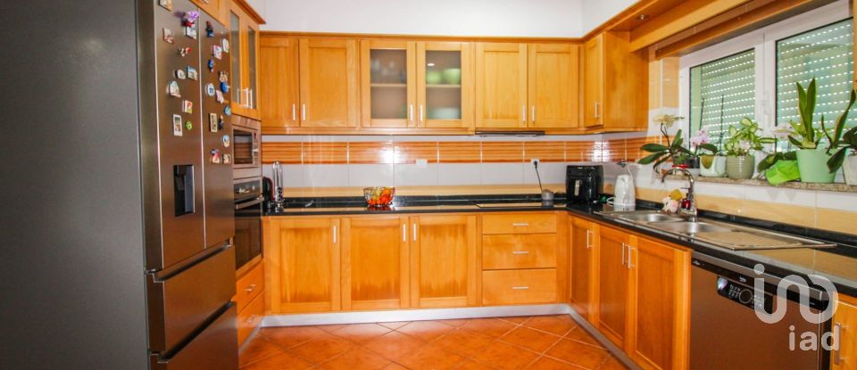 Maison T3 à Santa Cruz da Trapa e São Cristóvão de Lafões de 173 m²