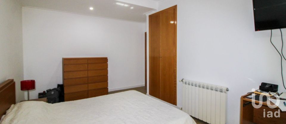 Maison T3 à Santa Cruz da Trapa e São Cristóvão de Lafões de 173 m²