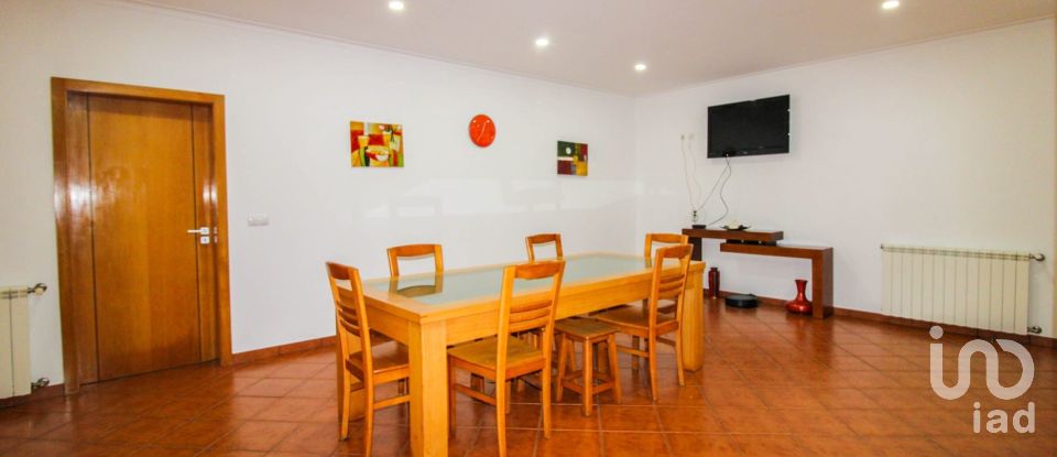 Maison T3 à Santa Cruz da Trapa e São Cristóvão de Lafões de 173 m²