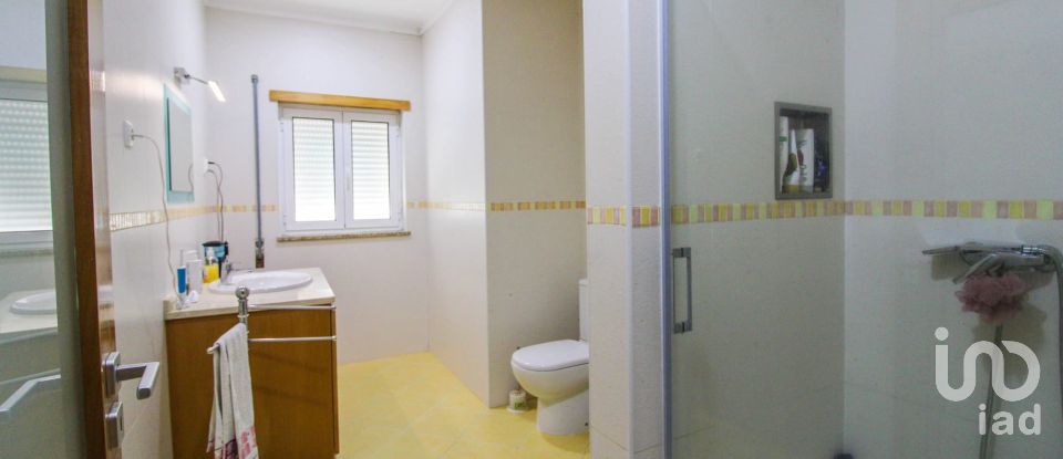 Maison T3 à Santa Cruz da Trapa e São Cristóvão de Lafões de 173 m²