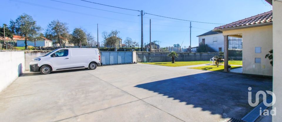 Maison T3 à Santa Cruz da Trapa e São Cristóvão de Lafões de 173 m²