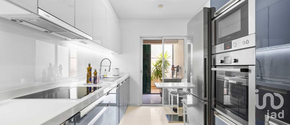 Apartamento T2 em Funchal (Sé) de 107 m²