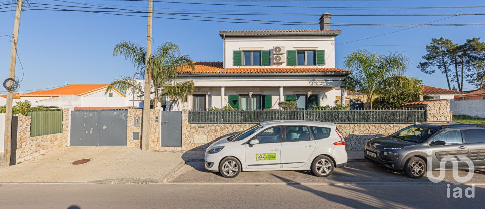 House T3 in Azeitão (São Lourenço e São Simão) of 244 m²