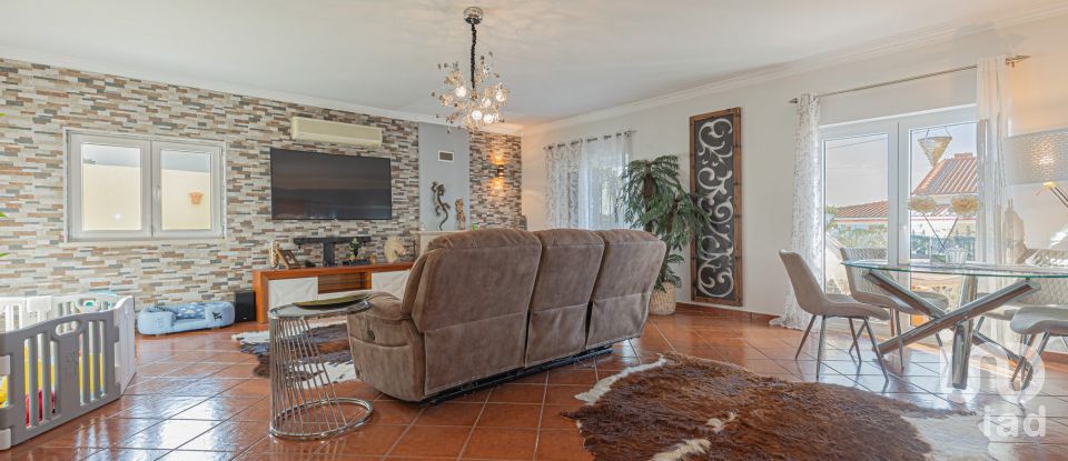 House T3 in Azeitão (São Lourenço e São Simão) of 244 m²