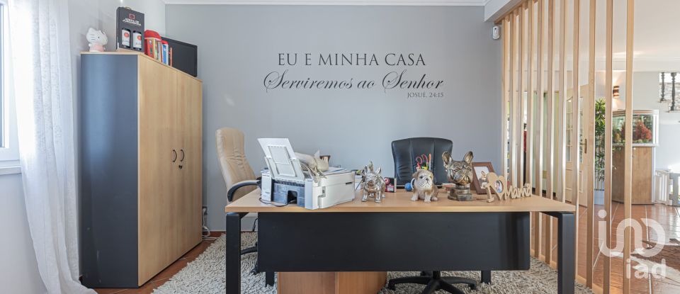 House T3 in Azeitão (São Lourenço e São Simão) of 244 m²