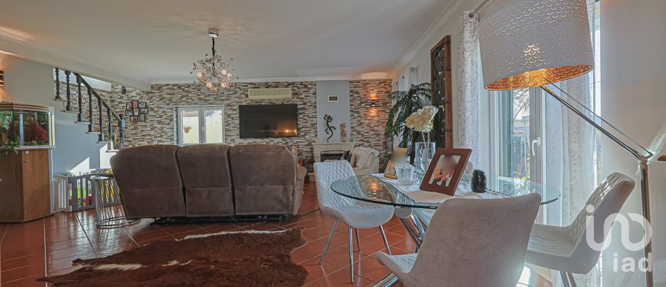 House T3 in Azeitão (São Lourenço e São Simão) of 244 m²
