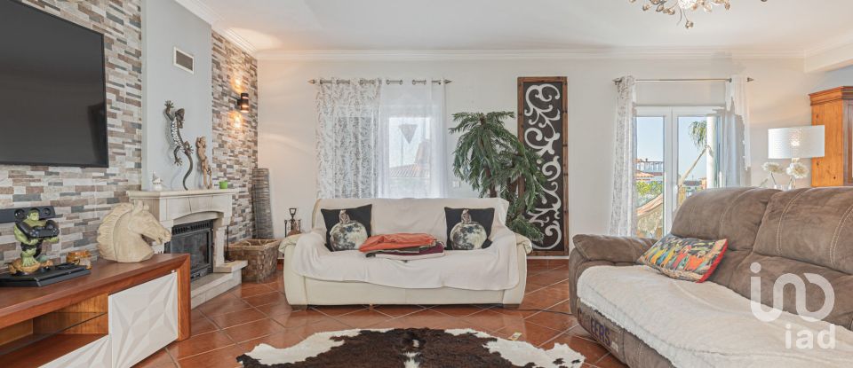 House T3 in Azeitão (São Lourenço e São Simão) of 244 m²