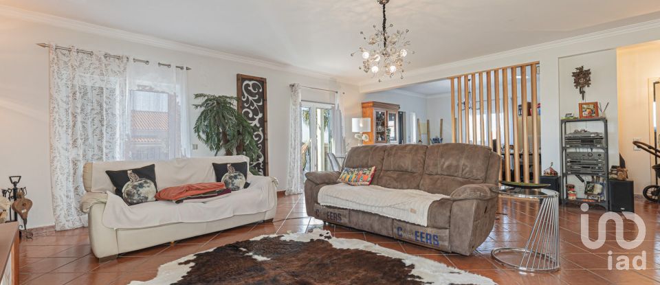 House T3 in Azeitão (São Lourenço e São Simão) of 244 m²