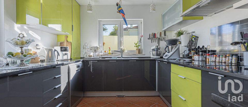 House T3 in Azeitão (São Lourenço e São Simão) of 244 m²