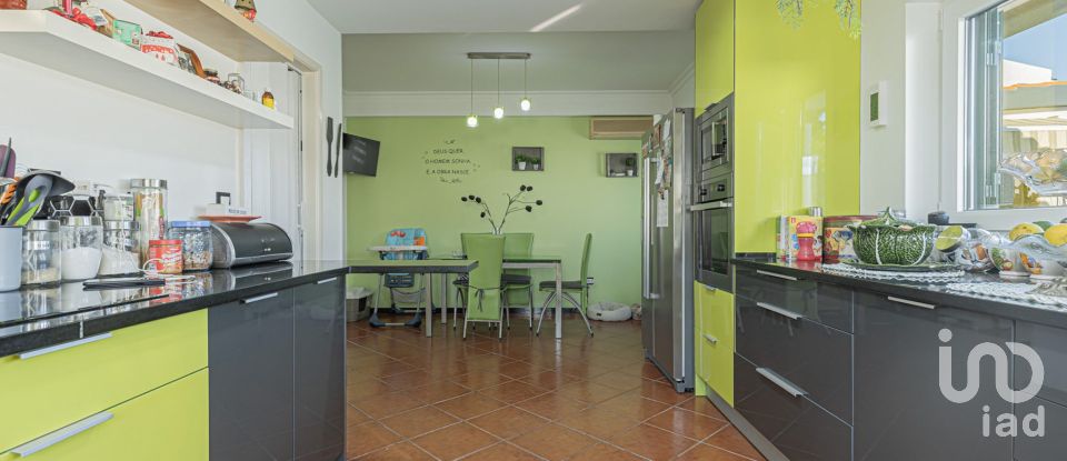 House T3 in Azeitão (São Lourenço e São Simão) of 244 m²