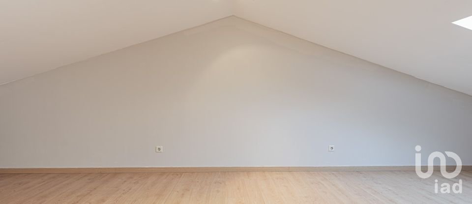 House T3 in Azeitão (São Lourenço e São Simão) of 244 m²