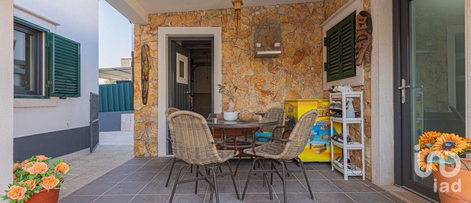 House T3 in Azeitão (São Lourenço e São Simão) of 244 m²