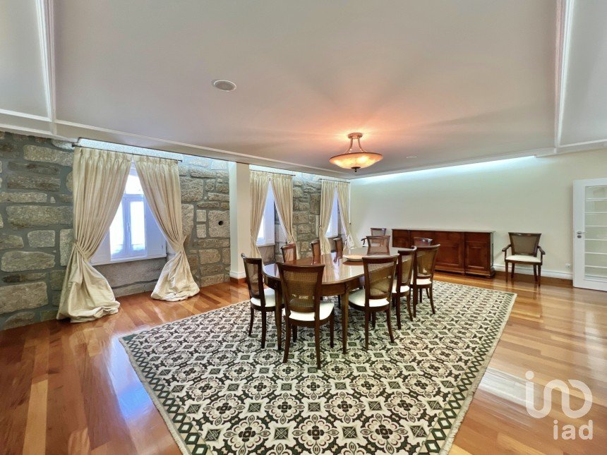 Maison T5 à Canas de Senhorim de 437 m²