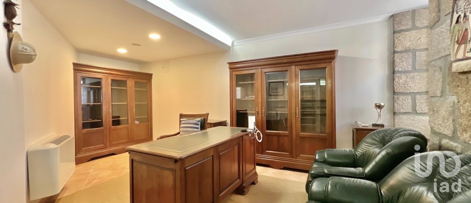 Maison T5 à Canas de Senhorim de 437 m²