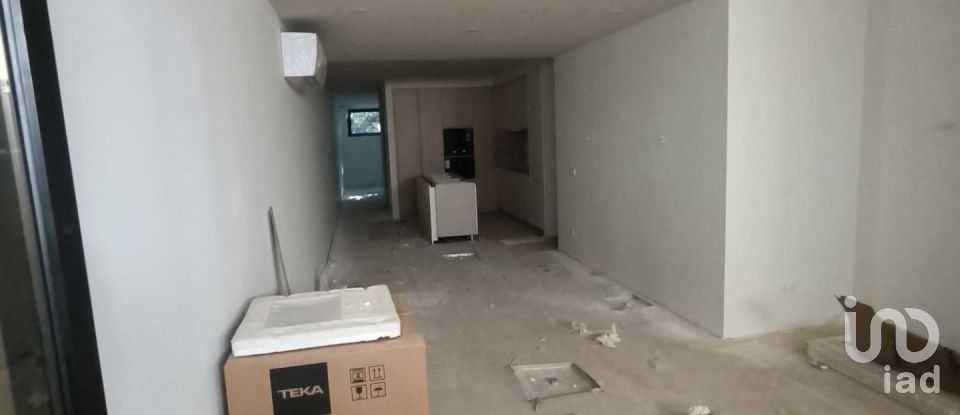 Apartment T2 in Lordelo Do Ouro E Massarelos of 126 m²