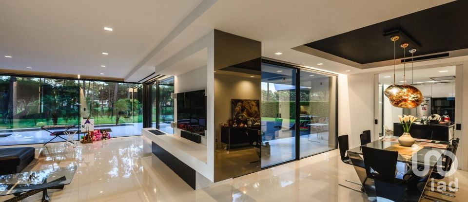 Moradia T5 em Charneca De Caparica E Sobreda de 430 m²