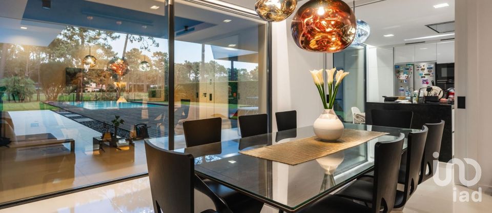 Moradia T5 em Charneca De Caparica E Sobreda de 430 m²