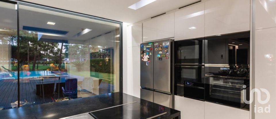 Moradia T5 em Charneca De Caparica E Sobreda de 430 m²