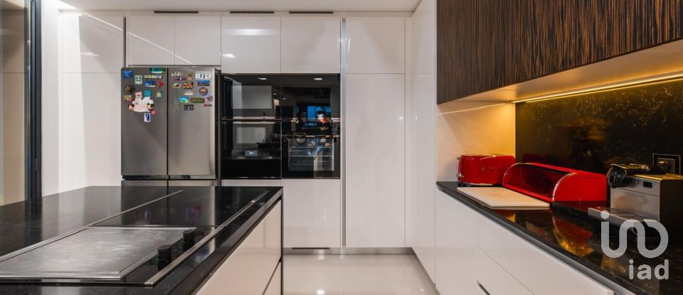 Moradia T5 em Charneca De Caparica E Sobreda de 430 m²