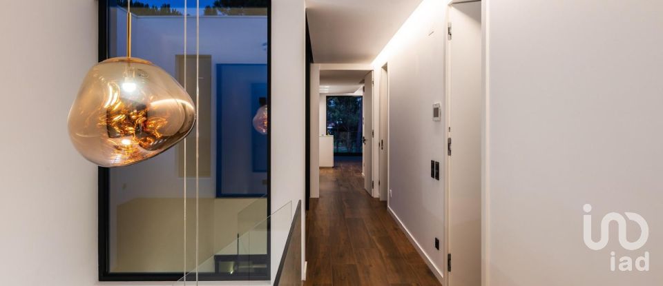 Moradia T5 em Charneca De Caparica E Sobreda de 430 m²