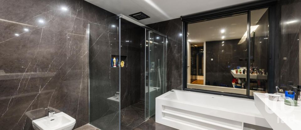 Moradia T5 em Charneca De Caparica E Sobreda de 430 m²