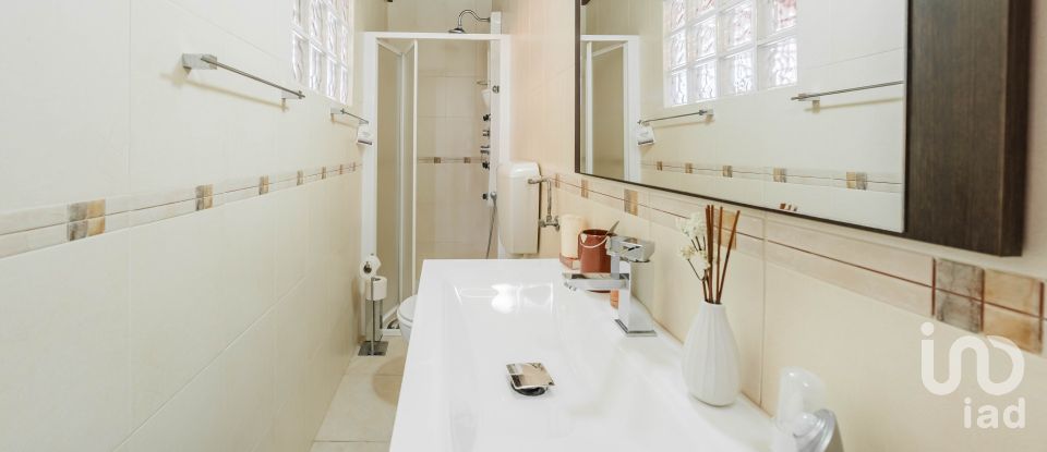 Maison T5 à Usseira de 304 m²