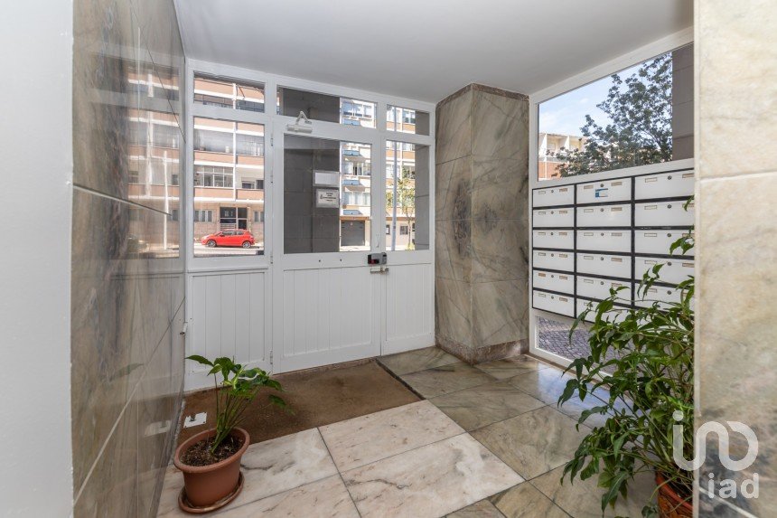 Apartment T3 in Almada, Cova da Piedade, Pragal e Cacilhas of 110 m²