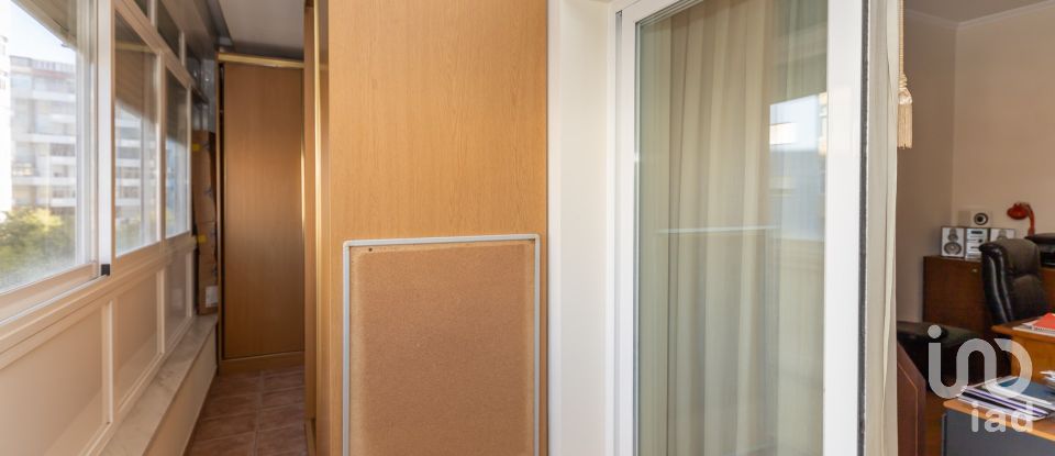 Apartment T3 in Almada, Cova da Piedade, Pragal e Cacilhas of 110 m²