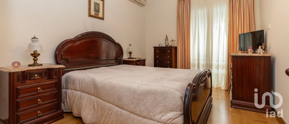 Apartment T3 in Almada, Cova da Piedade, Pragal e Cacilhas of 110 m²