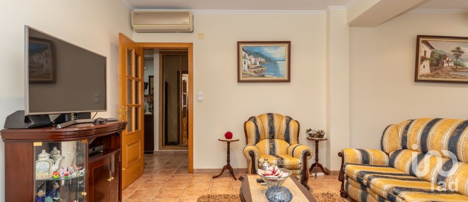 Apartment T3 in Almada, Cova da Piedade, Pragal e Cacilhas of 110 m²