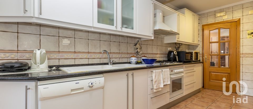 Apartment T3 in Almada, Cova da Piedade, Pragal e Cacilhas of 110 m²