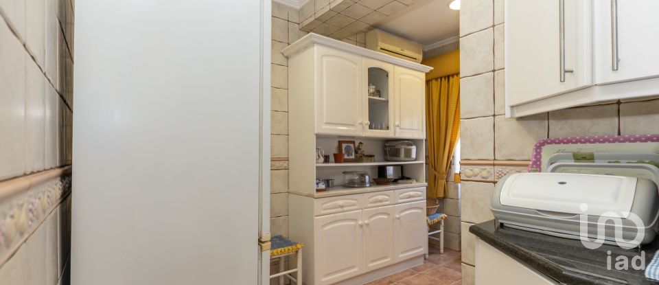 Apartment T3 in Almada, Cova da Piedade, Pragal e Cacilhas of 110 m²