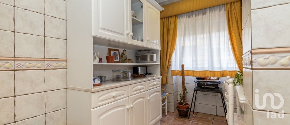 Apartment T3 in Almada, Cova da Piedade, Pragal e Cacilhas of 110 m²