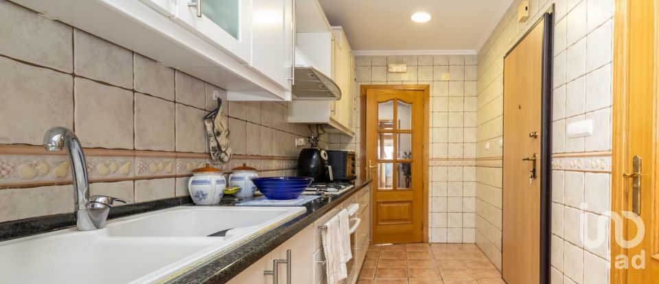 Apartment T3 in Almada, Cova da Piedade, Pragal e Cacilhas of 110 m²