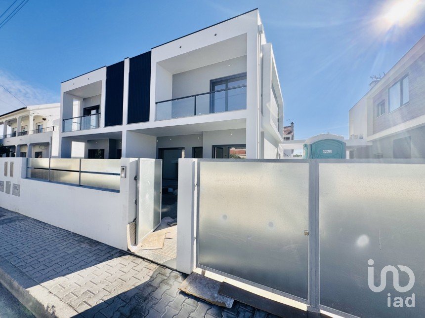 Maison T4 à Fernão Ferro de 200 m²