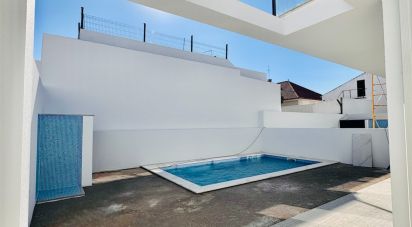 House T4 in Fernão Ferro of 200 m²