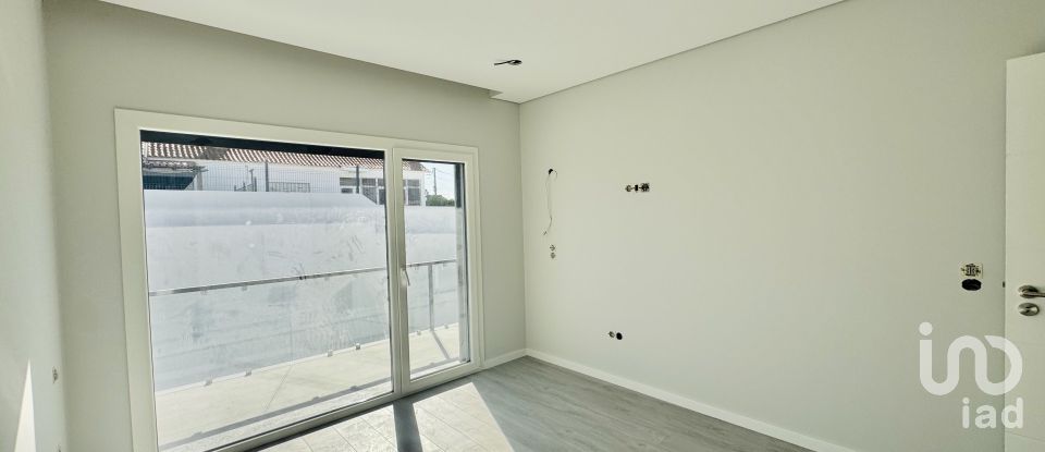 Maison T4 à Fernão Ferro de 200 m²