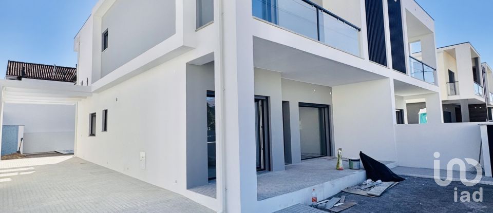 Maison T4 à Fernão Ferro de 200 m²