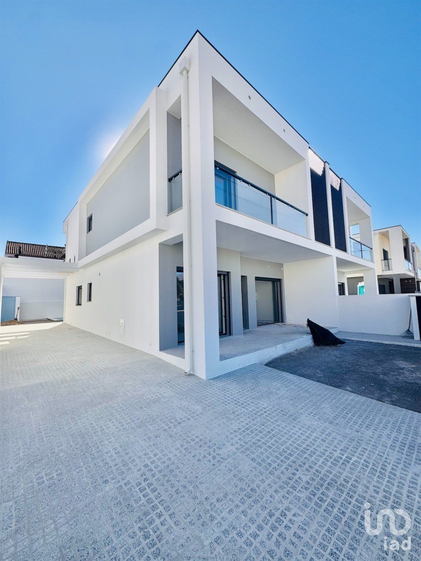 Maison T4 à Fernão Ferro de 200 m²