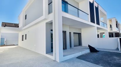 House T4 in Fernão Ferro of 200 m²