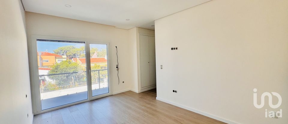 Maison T4 à Fernão Ferro de 200 m²