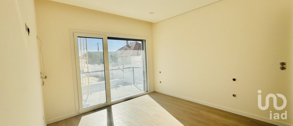 Maison T4 à Fernão Ferro de 200 m²
