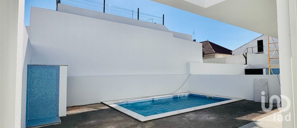 Maison T4 à Fernão Ferro de 200 m²