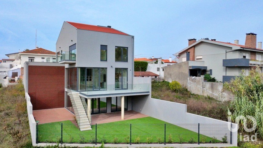 House T4 in Anta E Guetim of 275 m²