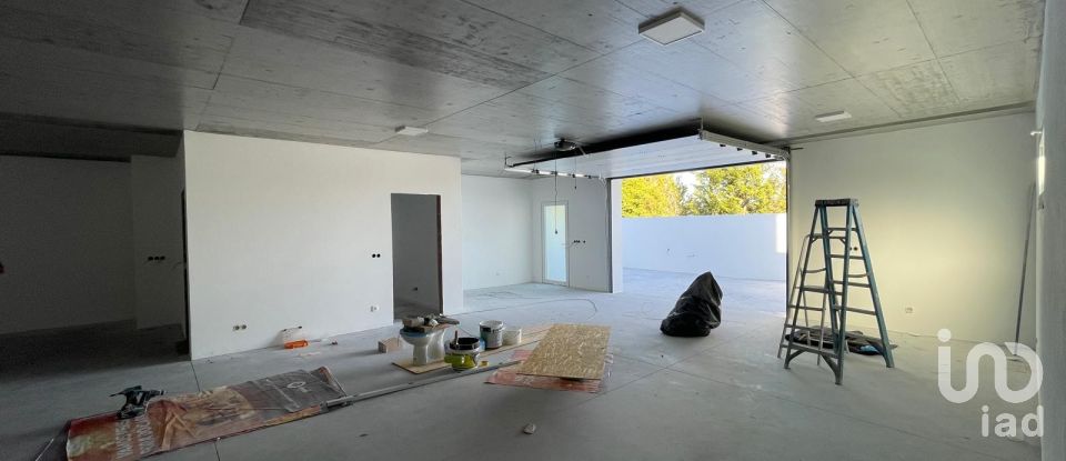 Maison T3 à Ramalhal de 311 m²