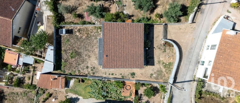 Moradia T2 em Côja e Barril de Alva de 90 m²