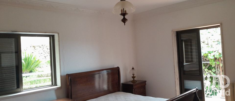 House T5 in Cortes do Meio of 444 m²