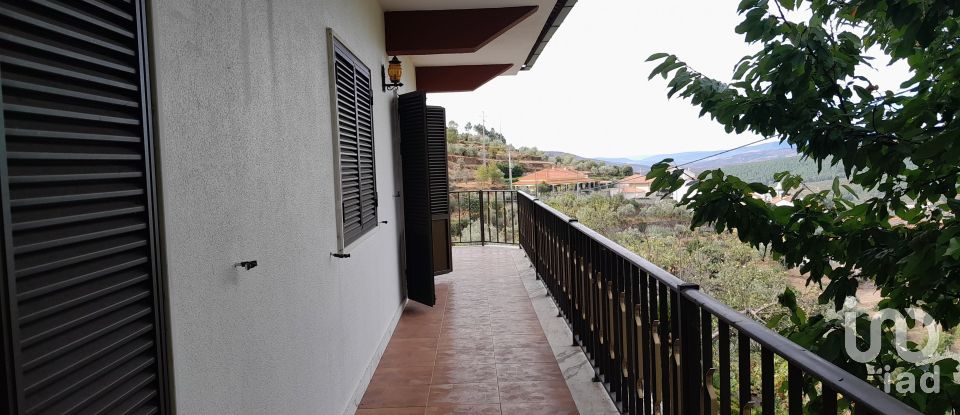 House T5 in Cortes do Meio of 444 m²