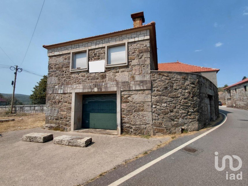 Casa de Campo T3 em Castro Laboreiro e Lamas de Mouro de 440 m²