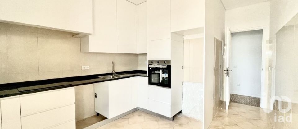 Apartment T4 in Faro (Sé e São Pedro) of 111 m²